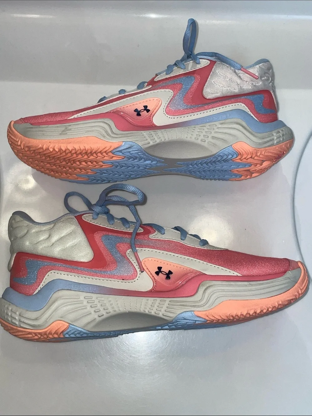 Under Armour Unisex Spawn 7 HOVR+ Athletic Basketball Shoes Men 9 / Women 10.5